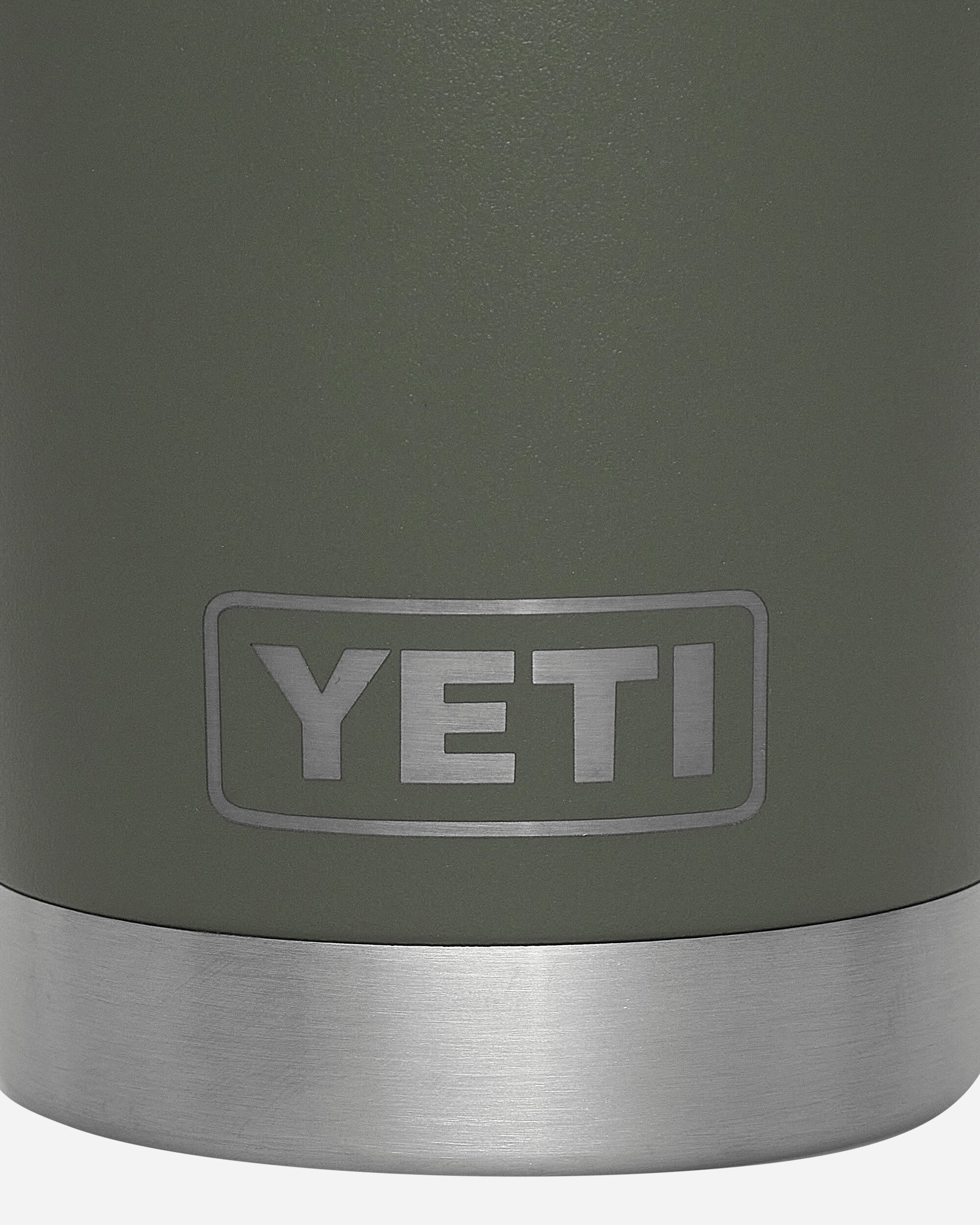 YETI Rambler Tumbler 20Oz Camp Green Equipment Bottles and Bowls 0305 F23G